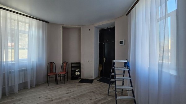 1-к квартира, 1/3 эт., 63м²